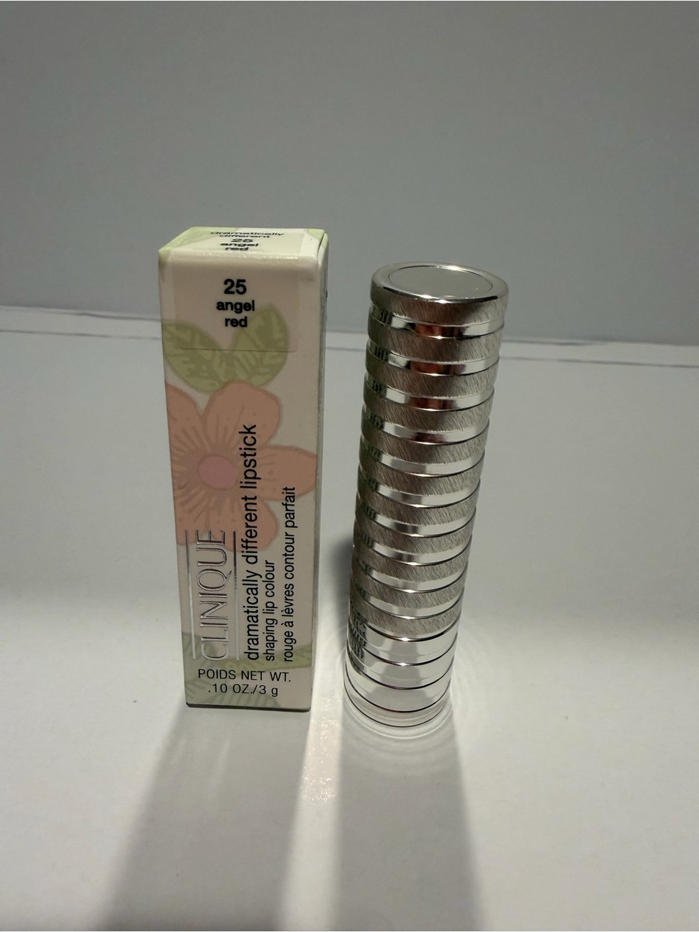 Clinique Dramatically Different Lipstick Shaping Lip Colour NIB - 25 Angel Red